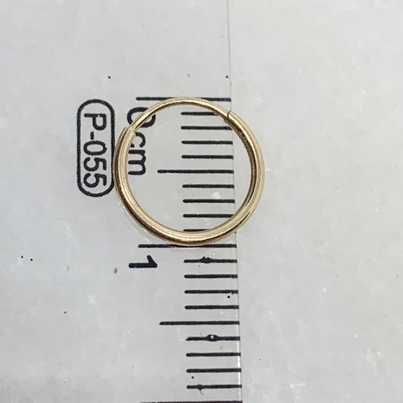 Solid 14k yellow gold small hoop earrings .3 grams - Picture 5 of 7